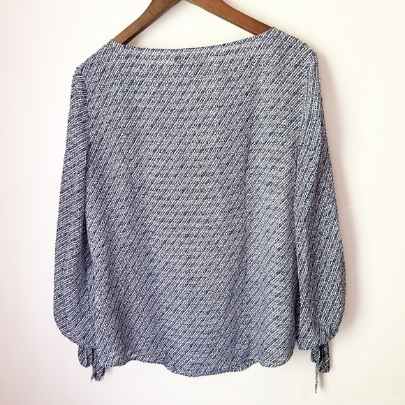 Banana Republic White and Blue Blouse Lined 3/4 Length Tie Sleeves. Size:… - Picture 2 of 8